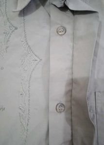 grey-ish men&#39;s shirt