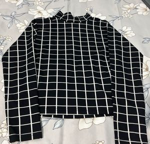 Grid Pattern Long Sleeve Top