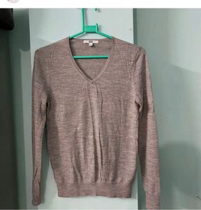 Uniqlo Gray V-Neck Sweater