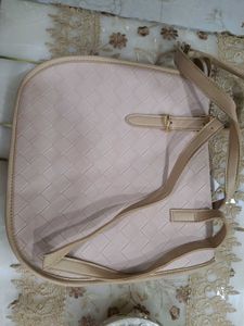 FOSSIL HAND BAG(copy) in brand new condition.