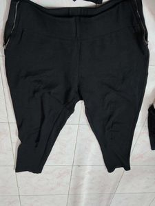 Black Zippered Jeggins Size 32