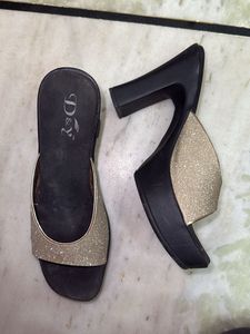 Chic Black &amp; Gold Heels