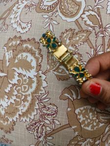 1 Set Of Bracelet