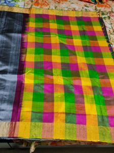 Grey Raw Silk Saree With Checked Pallu And Pleats