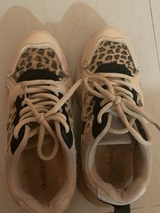 Sports Shoes For Girls