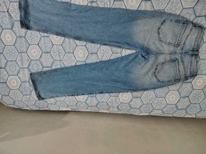 High-Waist Straight Fit Jeans – Light Wash