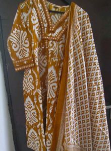 New Unused V Neck Shaped Suit