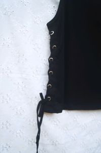 SLEEVELESS TOP