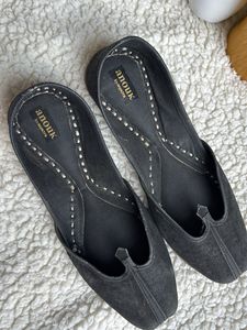 Anouk Black Juttis