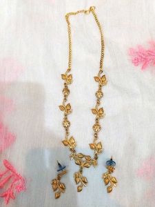 Gold Tone Necklace & Earring Set