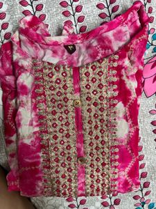 Beautiful Magenta Kurti And Sandal