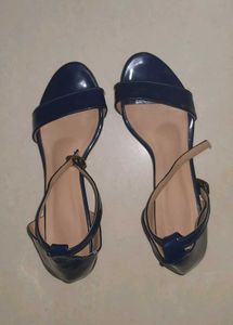 😍Navy Blue Heels 👠 💙