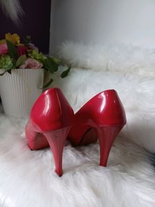 Red 👠