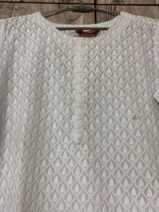 white chiksniati kurti