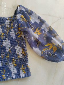 Puffed Sleeves Crop Top