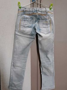 Light Wash Distressed jeans (32-34)