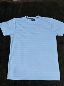 Men&#39;s light blue striped tee
