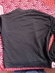 Elegant Black Sweatshirt