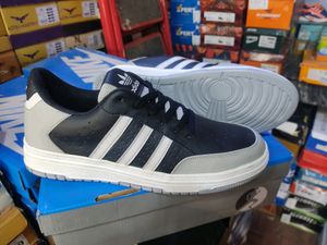 ADIDAS SNEAKERS UK 9
