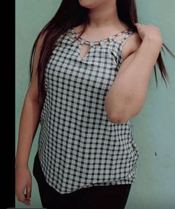 Checkered Sleeveless Tank Top