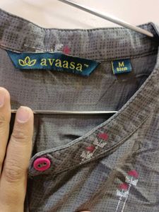 Sleeveless Gray Printed Kurti