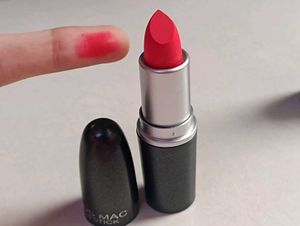 MAC LIPSTICK