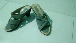 olive green heels 🫒