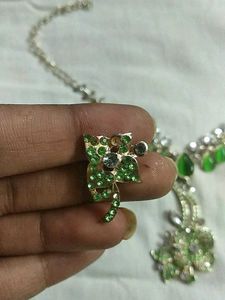 Elegant Green Floral Necklace