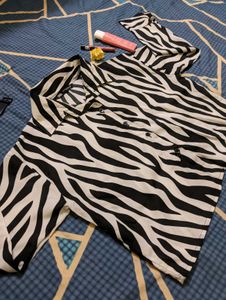 📢Zara Zebra Print Top📢