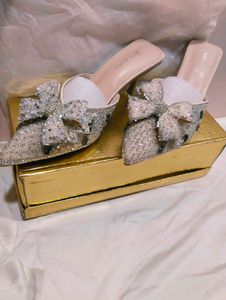 Bow Heels