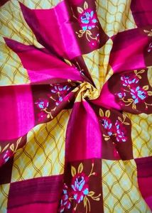 Queen Size Bedsheet With 2 Pillow Covers