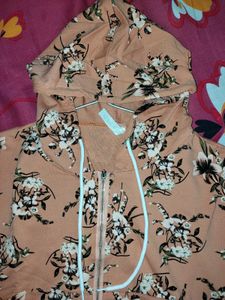 • Printed Zipper Sweater