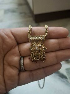 Elegant Gold-Tone Necklace &amp; Earring Set