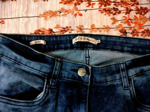 Stylish Blue Denim Skinny Jeans
