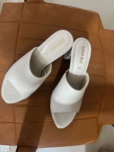 Luna Blu (Westside) Branded Heel In Offwhite Color