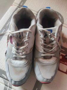 Super Sneakers