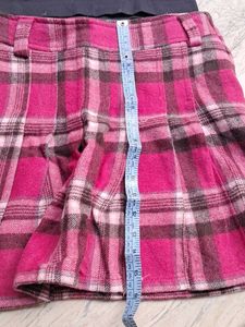 stylish  top n Tommy  Hilfiger platted  skirt