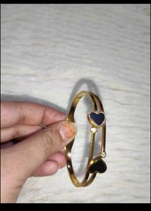 Heart Detail Bangle