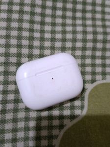 Hurry up 😱 Earbud at Such Low price For 24 hours only.  It's new hardly Use 4-5 Times , And both earbuds Are perfectly Working