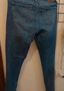 Levi&#39;s Skinny Jean Size 27