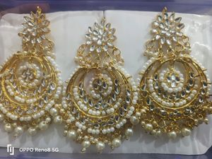 Earing With Mangtika