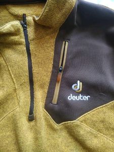 (Unisex)R1® Air Zip-Neck fleece is ideal for Cold