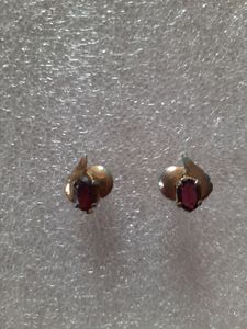 jewellery set (pendant, pair of earrings, ring)