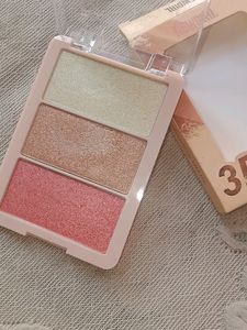 Highlighter And Eyeshadow Pallate