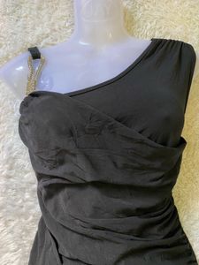 Chic Black One-Shoulder Dress