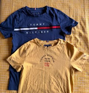 set of 2 Tommy hop figure T-shirts