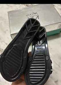 New Blck Slipper Selling Due To Size Issue