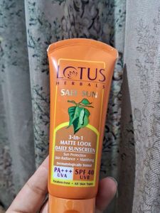 LOTUS SUNSCREEN SPF40