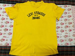 Levi’s - Yellow T-shirt for summer