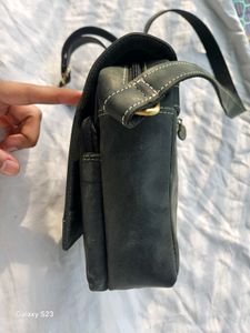 LEATHER SLING BAG